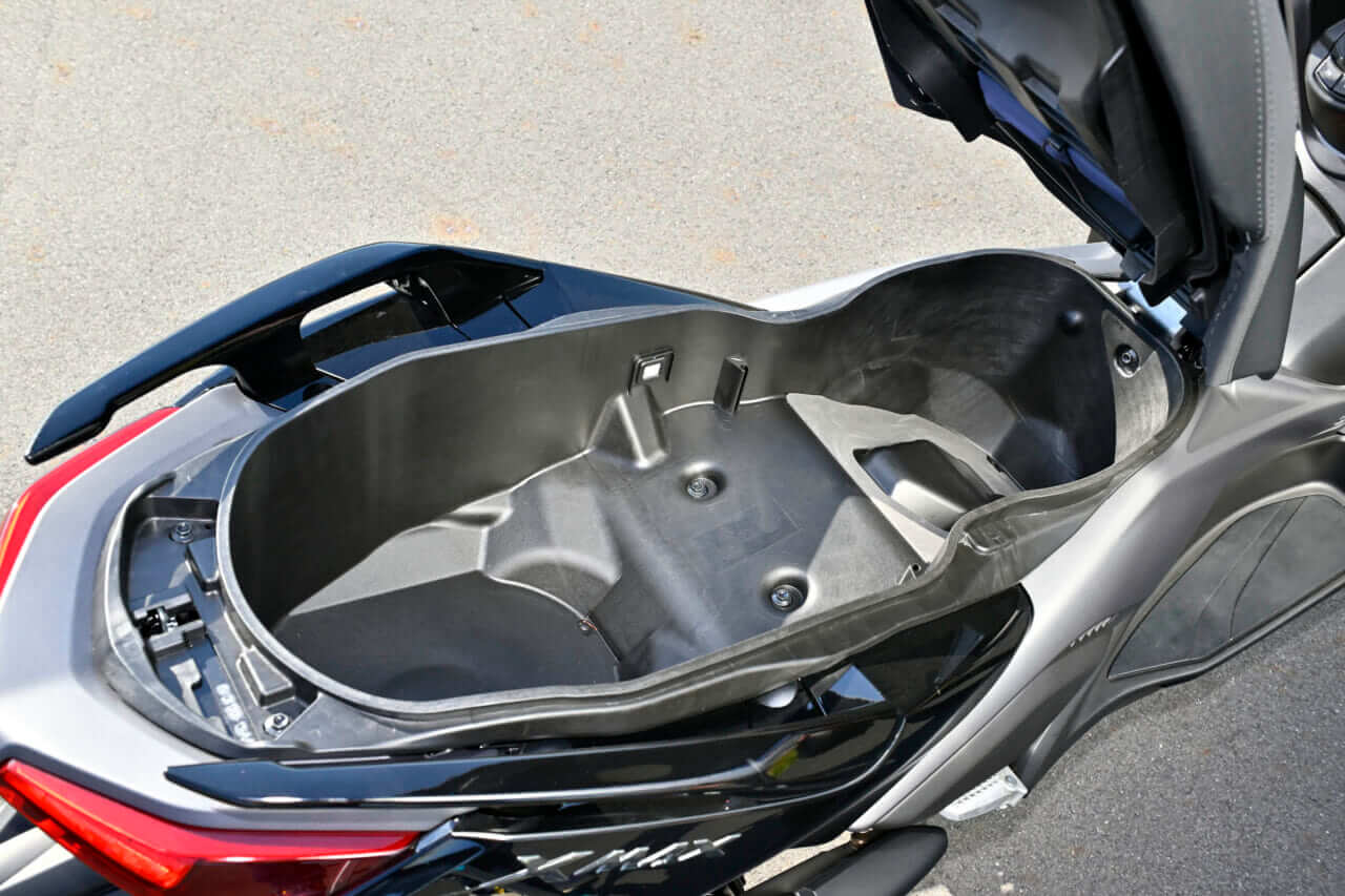 |【“MAXシリーズ”は250ccクラスもやっぱりスポーティ!】ヤマハ XMAX ’25モデル試乗レポート