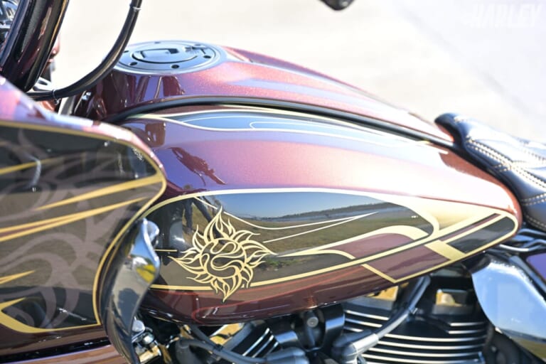 ハーレーダビッドソン｜CVO ROADGLIDE｜トライジャカスタム｜タンク｜ラッピングでより手軽に車体カラーを自在にアレンジ＜TRIJYA CUSTOM MOTORCYCLES｜CVO ROADGLIDE＞