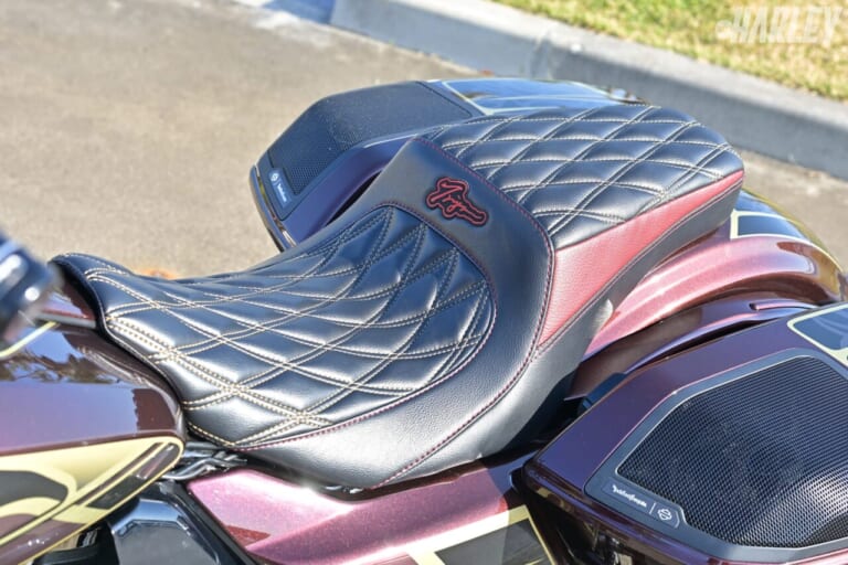 ハーレーダビッドソン｜CVO ROADGLIDE｜トライジャカスタム｜シート｜ラッピングでより手軽に車体カラーを自在にアレンジ＜TRIJYA CUSTOM MOTORCYCLES｜CVO ROADGLIDE＞