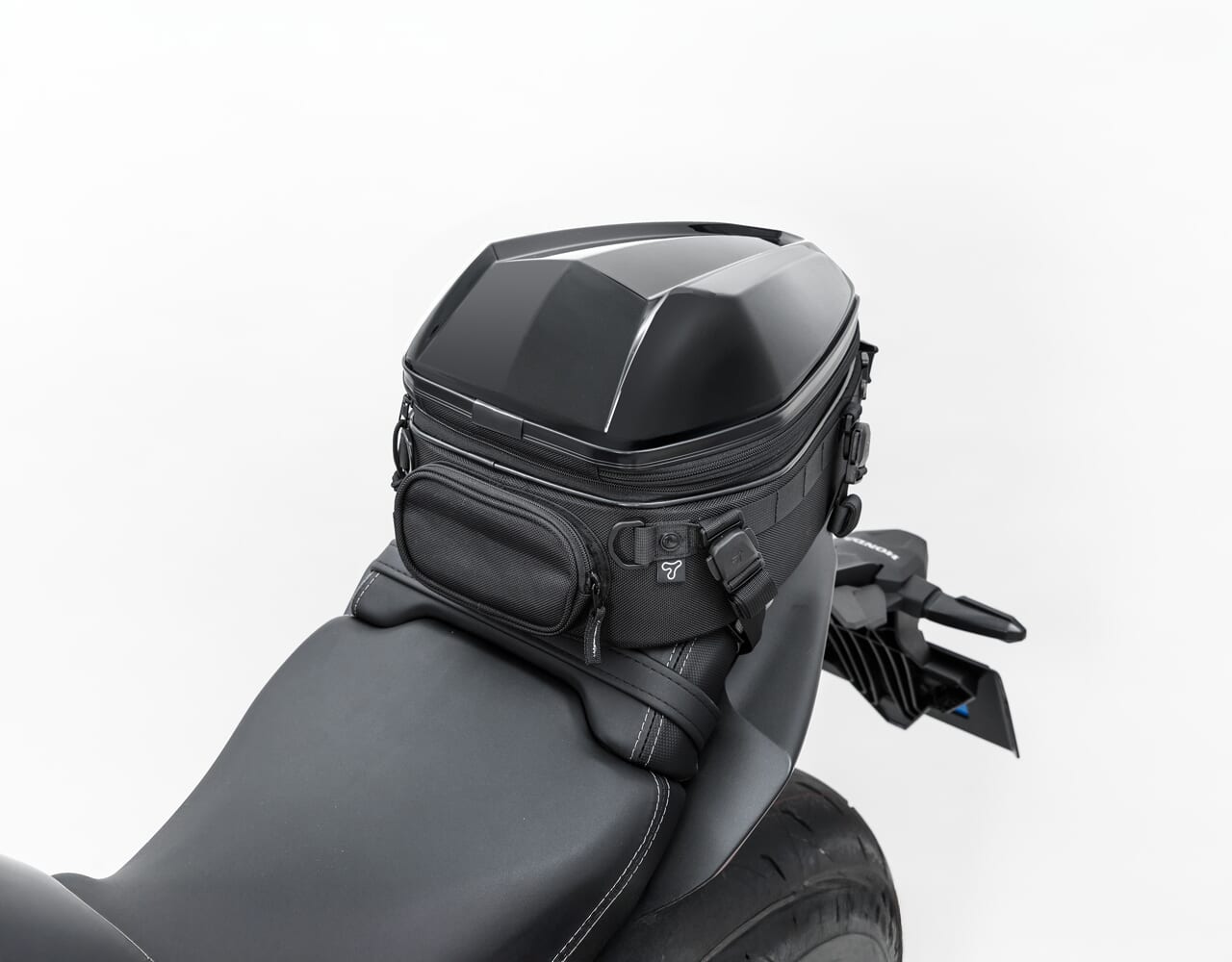 シェルシートバッグＭ｜【新商品】 “使えるスポーツシェイプ”拡張機能ありのPCシートバッグ「シェルシートバッグＭ」がタナックスから新発売！