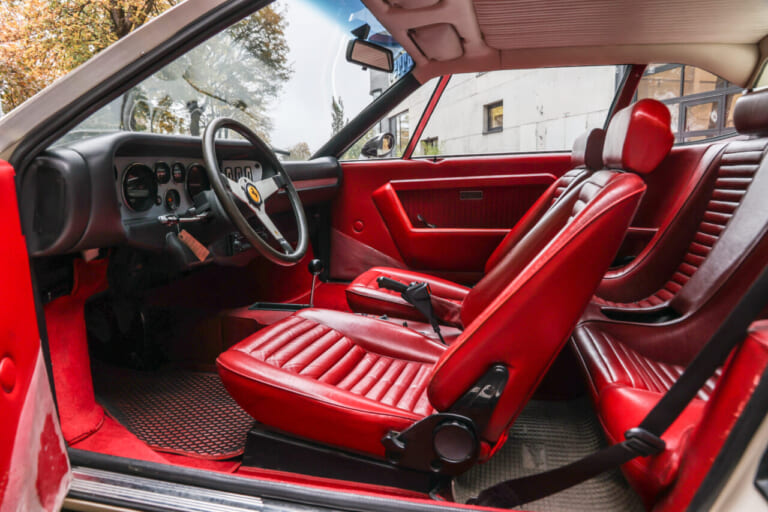 フェラーリ｜Dino 308 GT4（1973）｜「ざんねんなフェラーリ」──史上最遅モデルほか、なぜかそれなりに需要はあった？