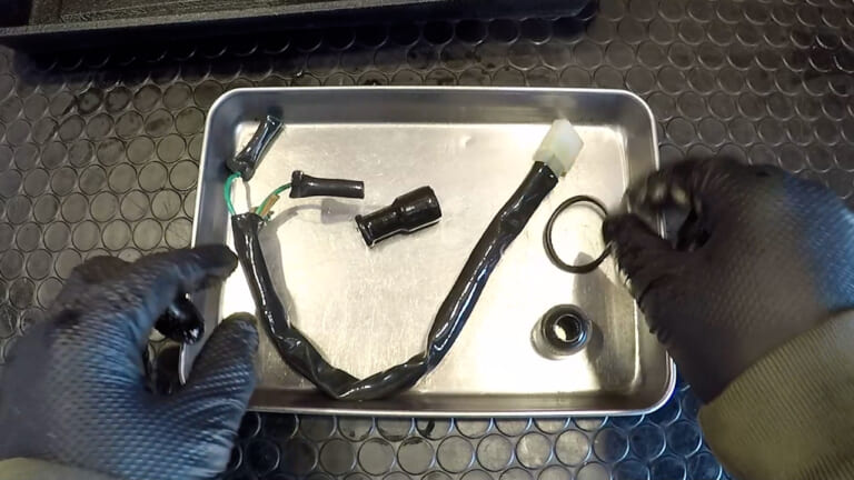 【DIY整備ケミカル検証】カチコチゴムを復活するラバゲイン:素材別に試して分かった「使っていいゴム/ダメなゴム」|【DIY整備ケミカル検証】カチコチゴムを復活するラバゲイン:素材別に試して分かった「使っていいゴム/ダメなゴム」