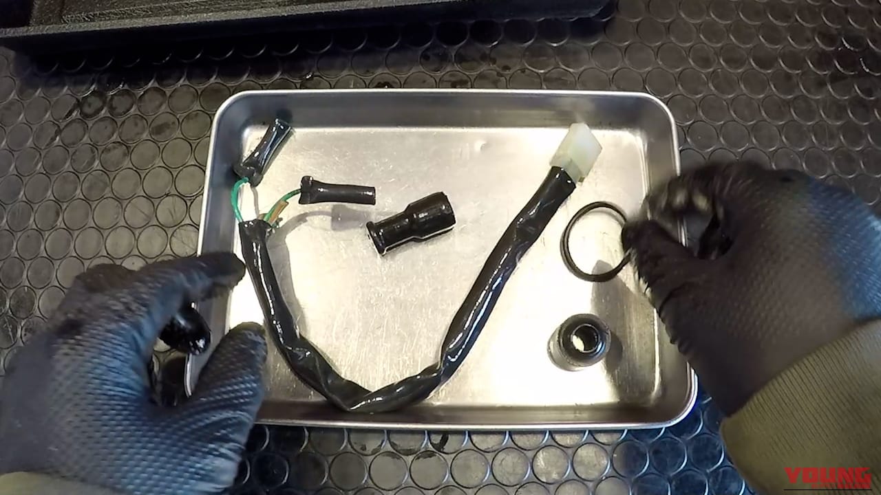 【DIY整備ケミカル検証】カチコチゴムを復活するラバゲイン：素材別に試して分かった「使っていいゴム/ダメなゴム」｜【DIY整備ケミカル検証】カチコチゴムを復活するラバゲイン：素材別に試して分かった「使っていいゴム/ダメなゴム」