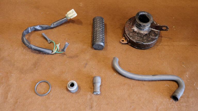 【DIY整備ケミカル検証】カチコチゴムを復活するラバゲイン：素材別に試して分かった「使っていいゴム/ダメなゴム」｜【DIY整備ケミカル検証】カチコチゴムを復活するラバゲイン：素材別に試して分かった「使っていいゴム/ダメなゴム」