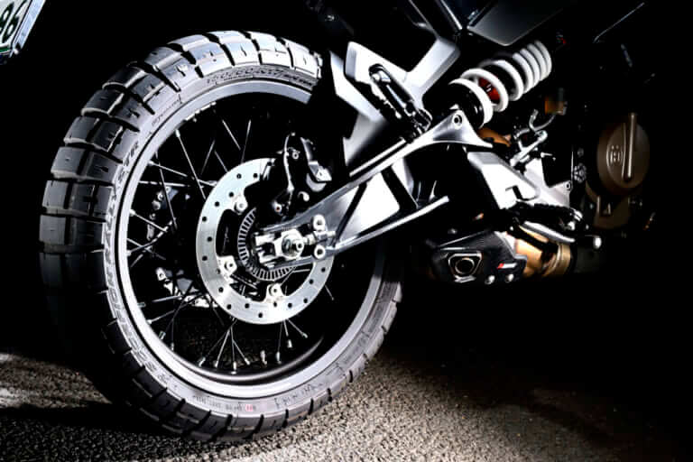 スヴァルトピレン401｜「オシャレバイクならこれ一択!」ハスクバーナ スヴァルトピレン401：北欧起源のデザインと機能が融合【新車試乗】