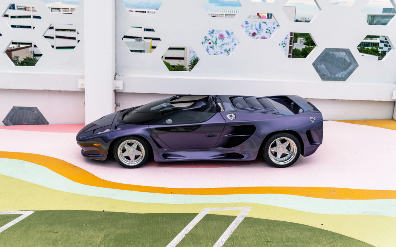 ｜世界に1台のヴェクターWX3ロードスター｜380km/h超を狙った米製スーパーカーの数奇な運命