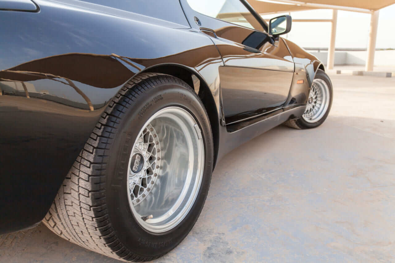 ｜「フェラーリだけじゃない！」ケーニッヒ・スペシャルの真実。ポルシェ928を440馬力の怪物に変えた魔改造の全貌