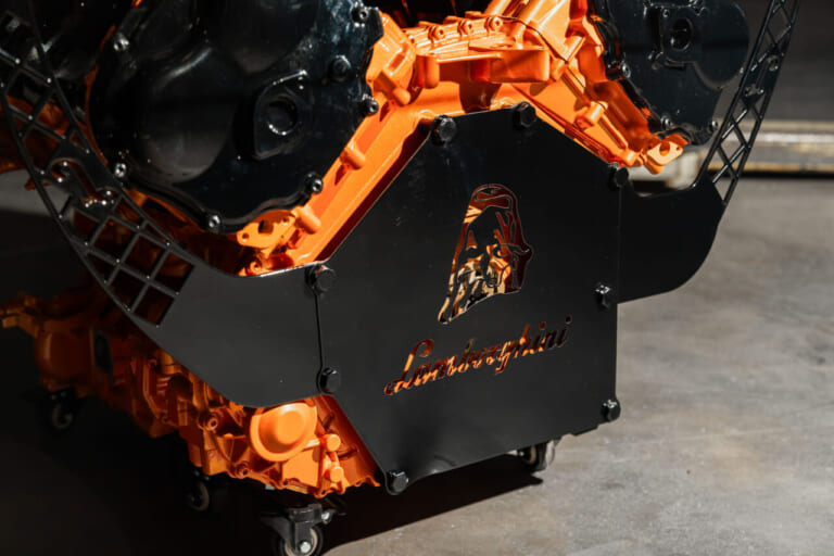 ランボルギーニ V10コーヒーテーブル｜100万円から買えるランボルギーニ?! ミステリアスな猛牛マシン＆グッズ4選!