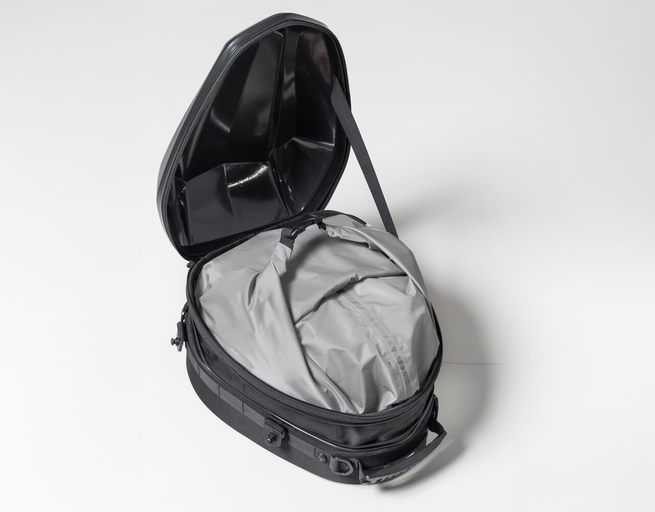 シェルシートバッグＭ｜【新商品】 “使えるスポーツシェイプ”拡張機能ありのPCシートバッグ「シェルシートバッグＭ」がタナックスから新発売！