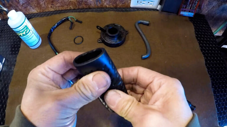 【DIY整備ケミカル検証】カチコチゴムを復活するラバゲイン：素材別に試して分かった「使っていいゴム/ダメなゴム」｜【DIY整備ケミカル検証】カチコチゴムを復活するラバゲイン：素材別に試して分かった「使っていいゴム/ダメなゴム」