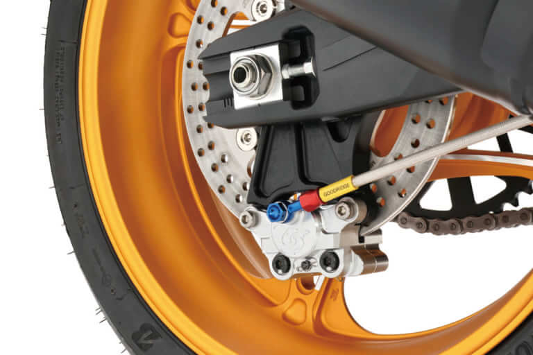 【新型CB1000Fカスタム】アクティブから可変オフセット採用のステムキットやバックステップが登場!｜【ホンダ(HONDA)CB1000Fカスタム】アクティブから可変オフセット採用のステムキットやバックステップが登場!