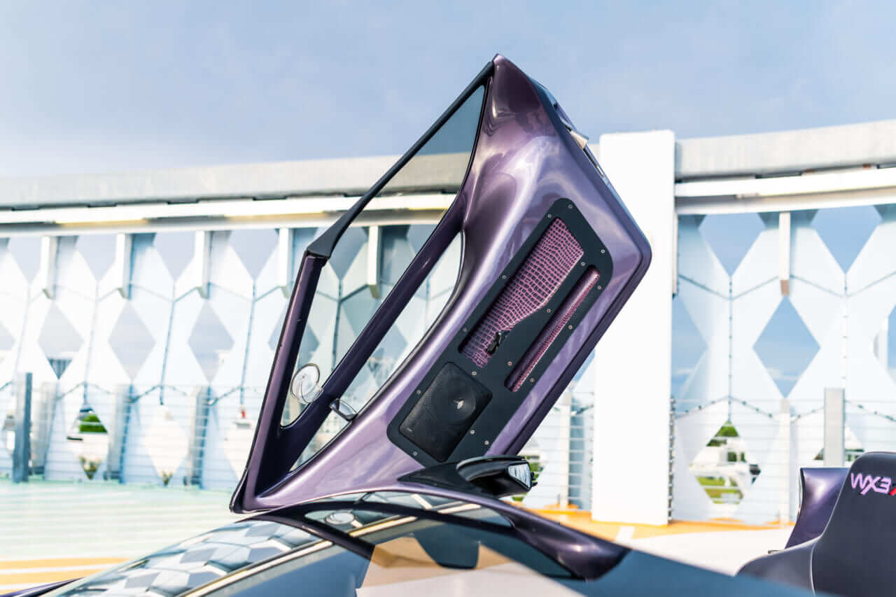 ｜世界に1台のヴェクターWX3ロードスター｜380km/h超を狙った米製スーパーカーの数奇な運命