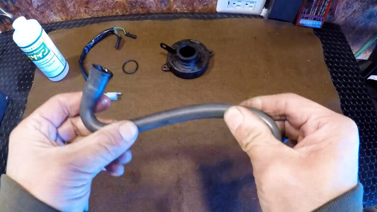 【DIY整備ケミカル検証】カチコチゴムを復活するラバゲイン：素材別に試して分かった「使っていいゴム/ダメなゴム」｜【DIY整備ケミカル検証】カチコチゴムを復活するラバゲイン：素材別に試して分かった「使っていいゴム/ダメなゴム」