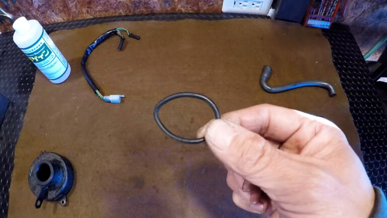 【DIY整備ケミカル検証】カチコチゴムを復活するラバゲイン：素材別に試して分かった「使っていいゴム/ダメなゴム」｜【DIY整備ケミカル検証】カチコチゴムを復活するラバゲイン：素材別に試して分かった「使っていいゴム/ダメなゴム」