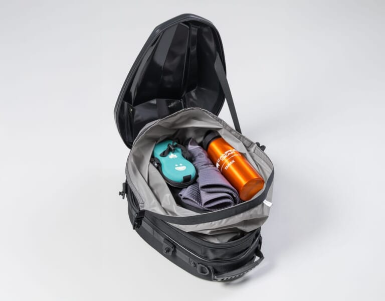 シェルシートバッグＭ｜【新商品】 “使えるスポーツシェイプ”拡張機能ありのPCシートバッグ「シェルシートバッグＭ」がタナックスから新発売！