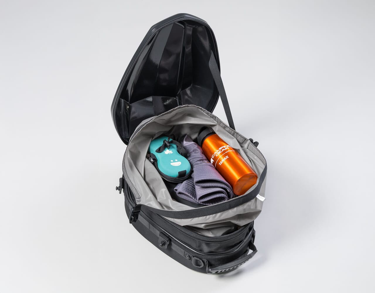 シェルシートバッグＭ｜【新商品】 “使えるスポーツシェイプ”拡張機能ありのPCシートバッグ「シェルシートバッグＭ」がタナックスから新発売！