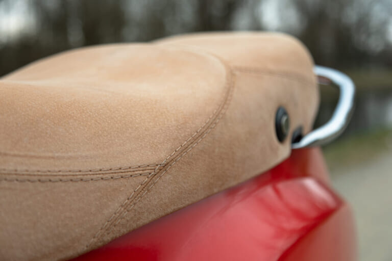 ピアッジオ　ヴェスパ LX125　フェラーリ・エディション（2006）｜フェラーリにマセラティも?! 125ccのプレミアムな珍車を欧州からピックアップ！