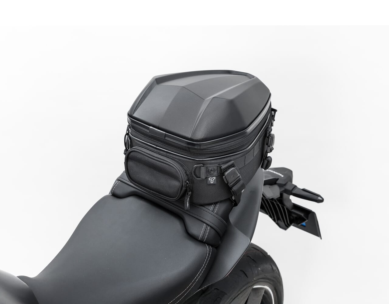 シェルシートバッグＭ｜【新商品】 “使えるスポーツシェイプ”拡張機能ありのPCシートバッグ「シェルシートバッグＭ」がタナックスから新発売！