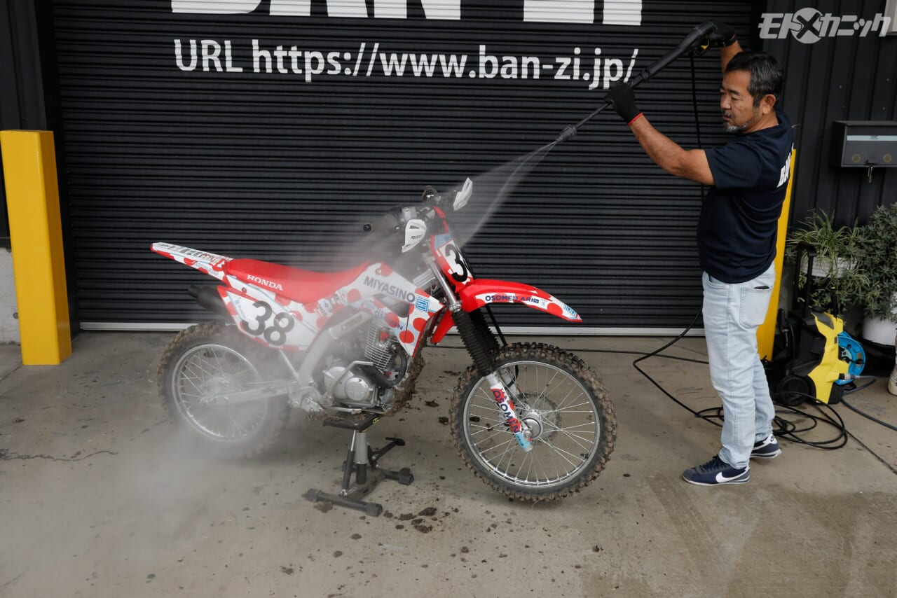 BAN-ZI｜MUD MAX ｜水洗い｜CRF125F｜強アルカリ[pH14]なのにアルミや塗装を侵さない洗剤「 マッドマックス」の活用法