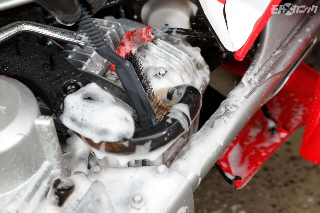 ｜強アルカリ[pH14]なのにアルミや塗装を侵さない洗剤「 マッドマックス」の活用法