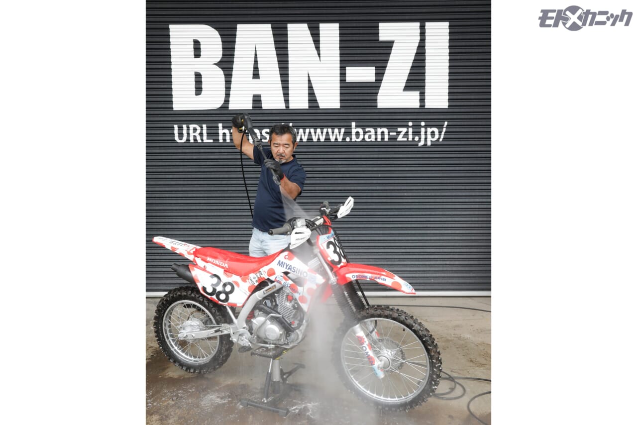 BAN-ZI｜MUD MAX ｜再度水洗い｜CRF125F｜強アルカリ[pH14]なのにアルミや塗装を侵さない洗剤「 マッドマックス」の活用法