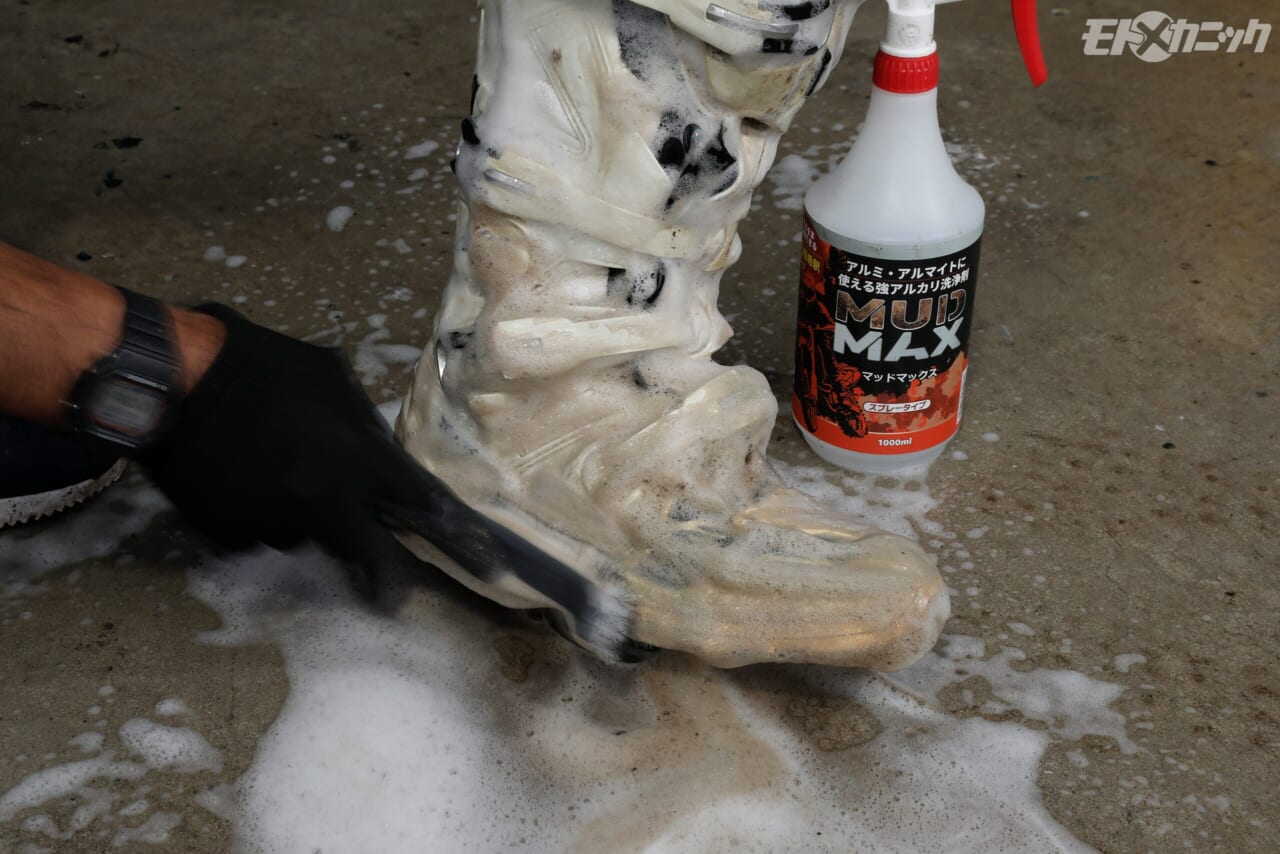BAN-ZI｜MUD MAX｜ブーツ洗浄｜強アルカリ[pH14]なのにアルミや塗装を侵さない洗剤「 マッドマックス」の活用法