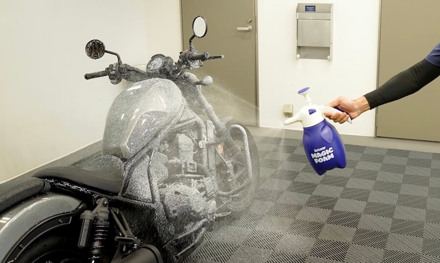 【洗車図鑑】車種別バイクの洗い方教えます！ホンダ「レブル1100」｜【洗車図鑑】車種別バイクの洗い方教えます！〜和製大型クルーザーの決定版！ホンダ「レブル1100」編〜