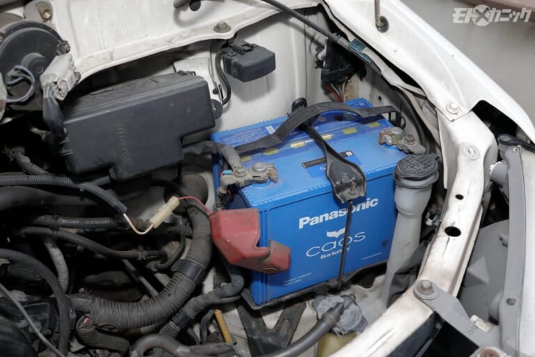 ヒーロー電機｜バッテリー搭載位置｜【車中泊にも】マルチ型バッテリーターミナルでトランポ車載のポタ電を安全充電＜DIY電気工作の必須テクニック＞