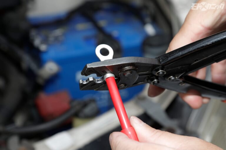 ヒーロー電機｜丸形端子｜【車中泊にも】マルチ型バッテリーターミナルでトランポ車載のポタ電を安全充電＜DIY電気工作の必須テクニック＞