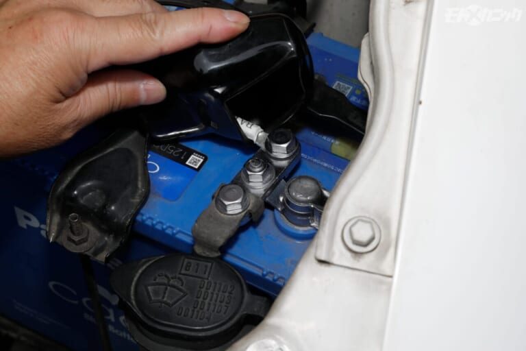 ヒーロー電機｜純正アースとDC-DC充電器用ケーブル取り付け｜【車中泊にも】マルチ型バッテリーターミナルでトランポ車載のポタ電を安全充電＜DIY電気工作の必須テクニック＞