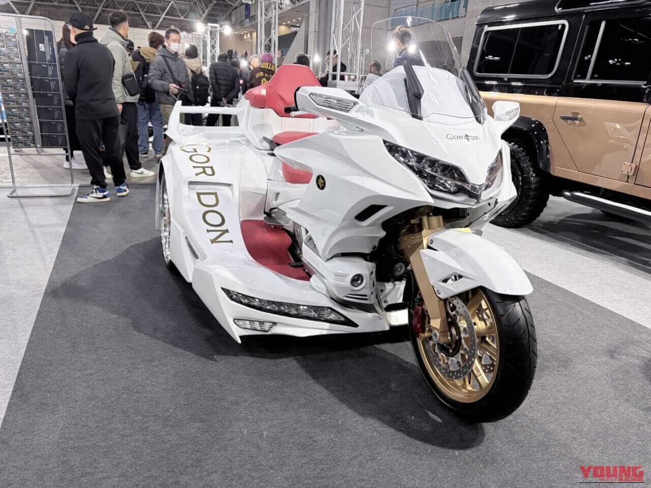 GORDON GL1800トライク Type F|【新型3輪】1500万円超のモンスターマシン! ホンダ・ゴールドウイングを極限までワイド化した「GORDON GL1800トライク Type F」爆誕