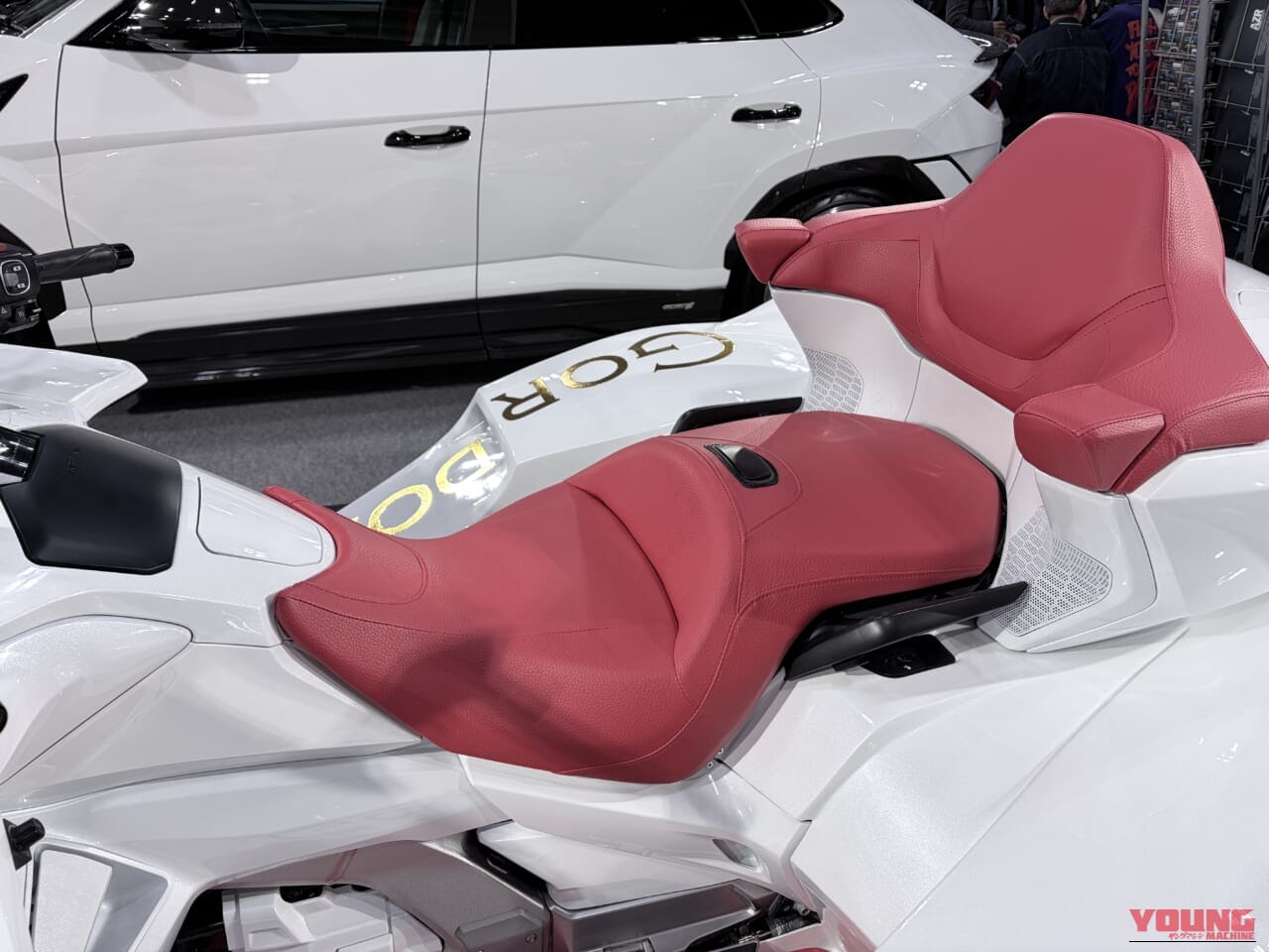 GORDON GL1800トライク Type F｜【新型3輪】1500万円超のモンスターマシン! ホンダ・ゴールドウイングを極限までワイド化した「GORDON GL1800トライク Type F」爆誕