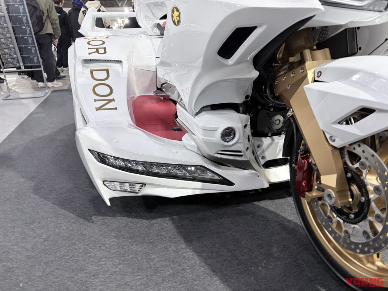 GORDON GL1800トライク Type F｜【新型3輪】1500万円超のモンスターマシン! ホンダ・ゴールドウイングを極限までワイド化した「GORDON GL1800トライク Type F」爆誕