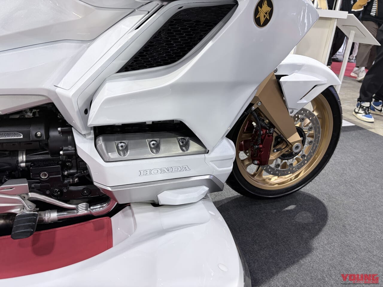 GORDON GL1800トライク Type F|【新型3輪】1500万円超のモンスターマシン! ホンダ・ゴールドウイングを極限までワイド化した「GORDON GL1800トライク Type F」爆誕