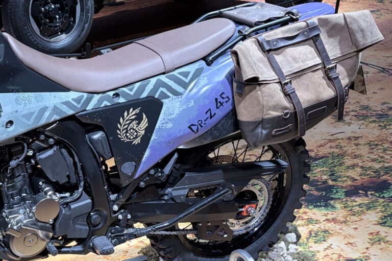 SUZUKI DR-Z4S｜【ショーモデル】スズキ(SUZUKI)DR-Z4S モンハンコラボ「セクレト」仕様を徹底解剖! 東京オートサロン2026で見た細部のこだわり