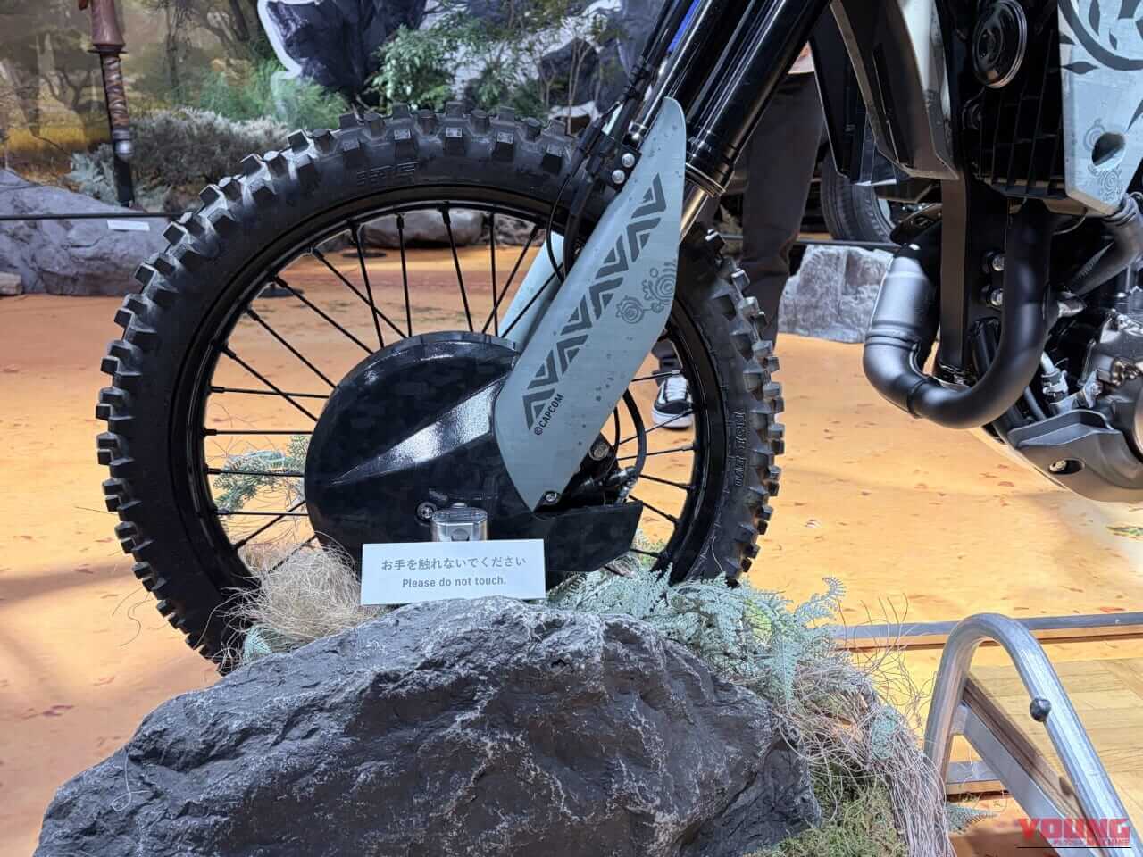 SUZUKI DR-Z4S|【ショーモデル】スズキ(SUZUKI)DR-Z4S モンハンコラボ「セクレト」仕様を徹底解剖! 東京オートサロン2026で見た細部のこだわり