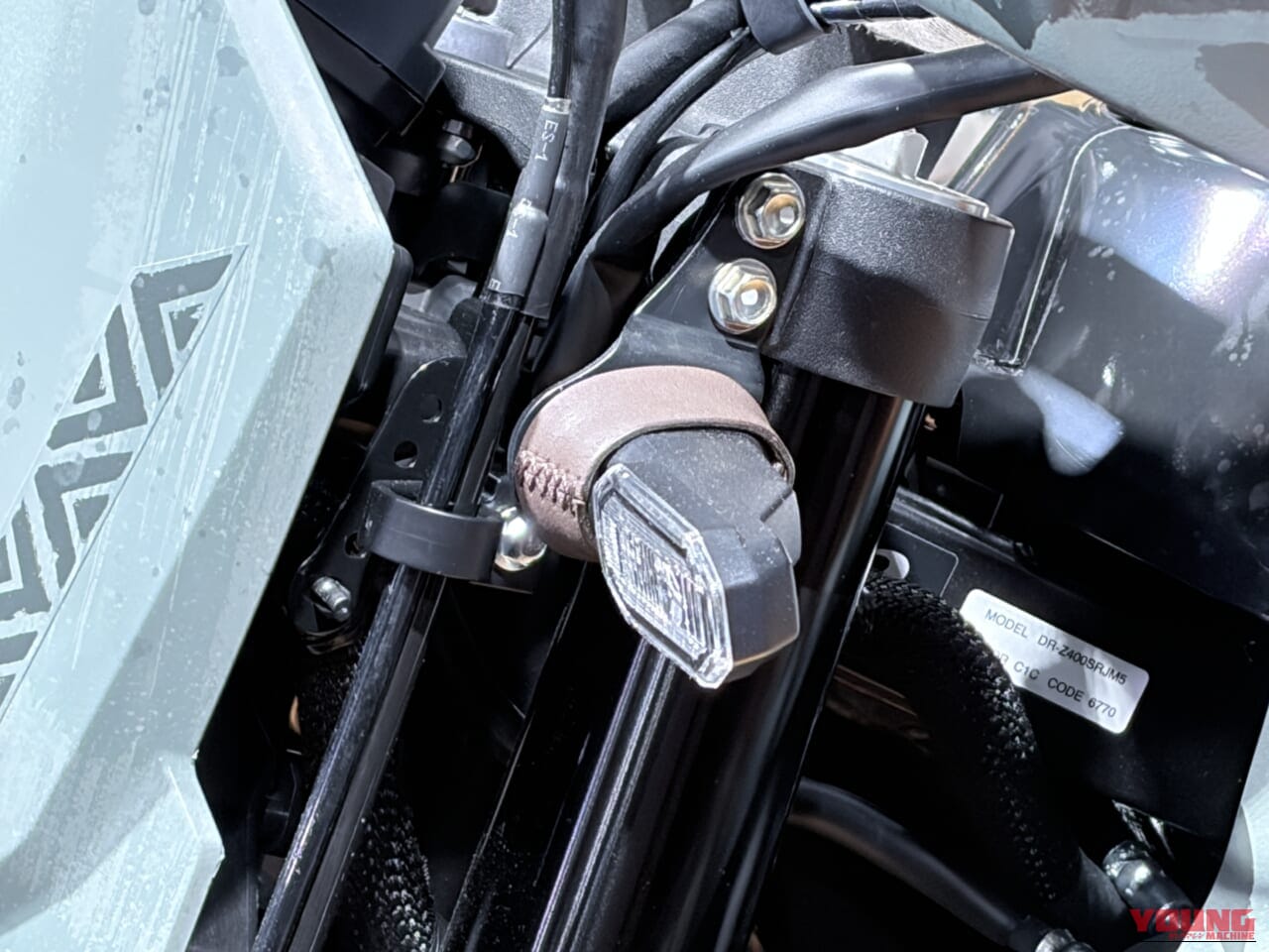 SUZUKI DR-Z4S|【ショーモデル】スズキ(SUZUKI)DR-Z4S モンハンコラボ「セクレト」仕様を徹底解剖! 東京オートサロン2026で見た細部のこだわり