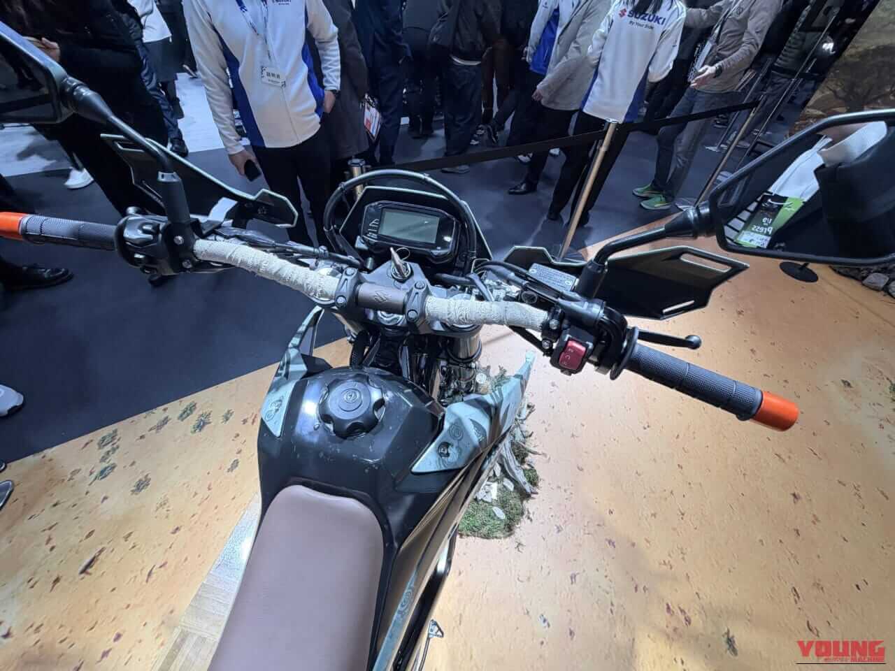 SUZUKI DR-Z4S｜【ショーモデル】スズキ(SUZUKI)DR-Z4S モンハンコラボ「セクレト」仕様を徹底解剖! 東京オートサロン2026で見た細部のこだわり