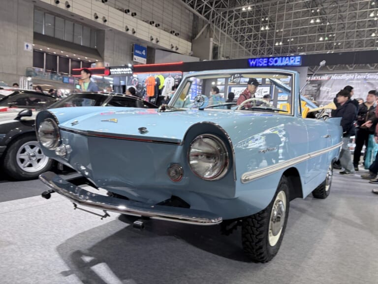 AMPHICAR 770|【海外レア車】1960年代の西ドイツ製水陸両用車「アンフィカー770」を東京オートサロン2026で発見:陸上113km/h、水上7ノットで駆ける!