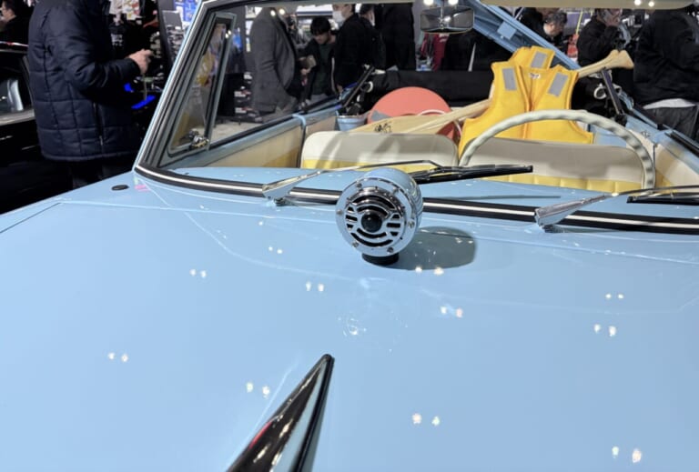 AMPHICAR 770｜【海外レア車】1960年代の西ドイツ製水陸両用車「アンフィカー770」を東京オートサロン2026で発見：陸上113km/h、水上7ノットで駆ける!