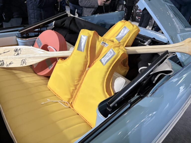 AMPHICAR 770｜【海外レア車】1960年代の西ドイツ製水陸両用車「アンフィカー770」を東京オートサロン2026で発見：陸上113km/h、水上7ノットで駆ける!
