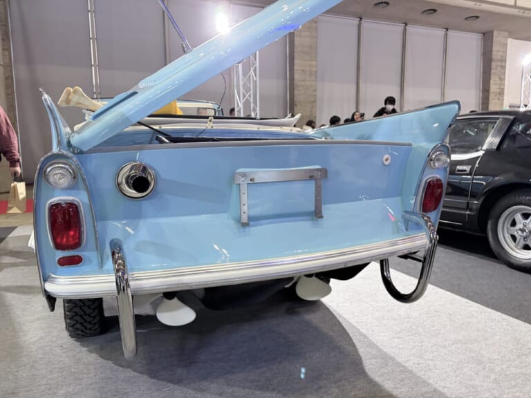 AMPHICAR 770|【海外レア車】1960年代の西ドイツ製水陸両用車「アンフィカー770」を東京オートサロン2026で発見:陸上113km/h、水上7ノットで駆ける!