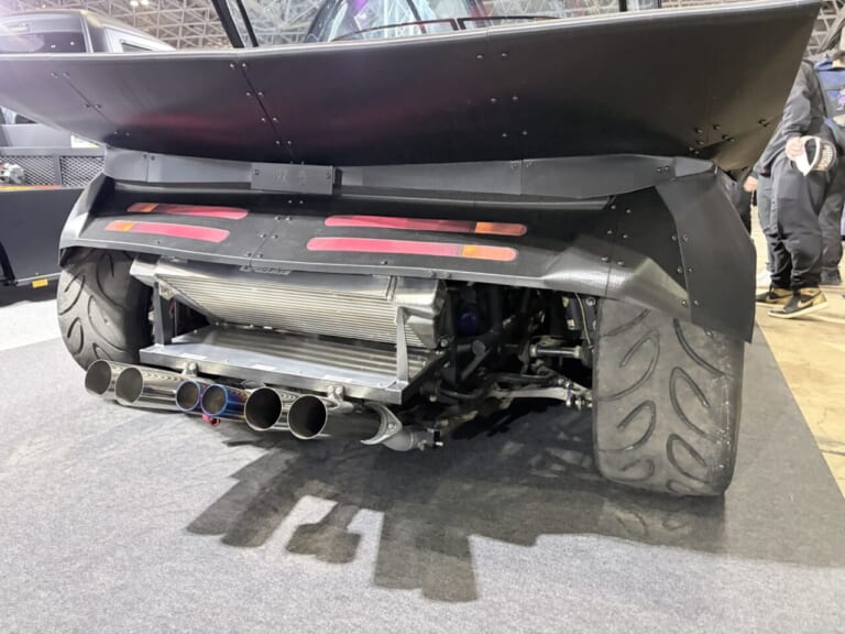 Circuit & Dreams CLR 双竜 第2形態|【カスタム】日産SR20×ホンダK20Aのツインエンジン! トヨタ セラ改「双竜 第2形態」が中身も外装もヤバすぎる【東京オートサロン2026】