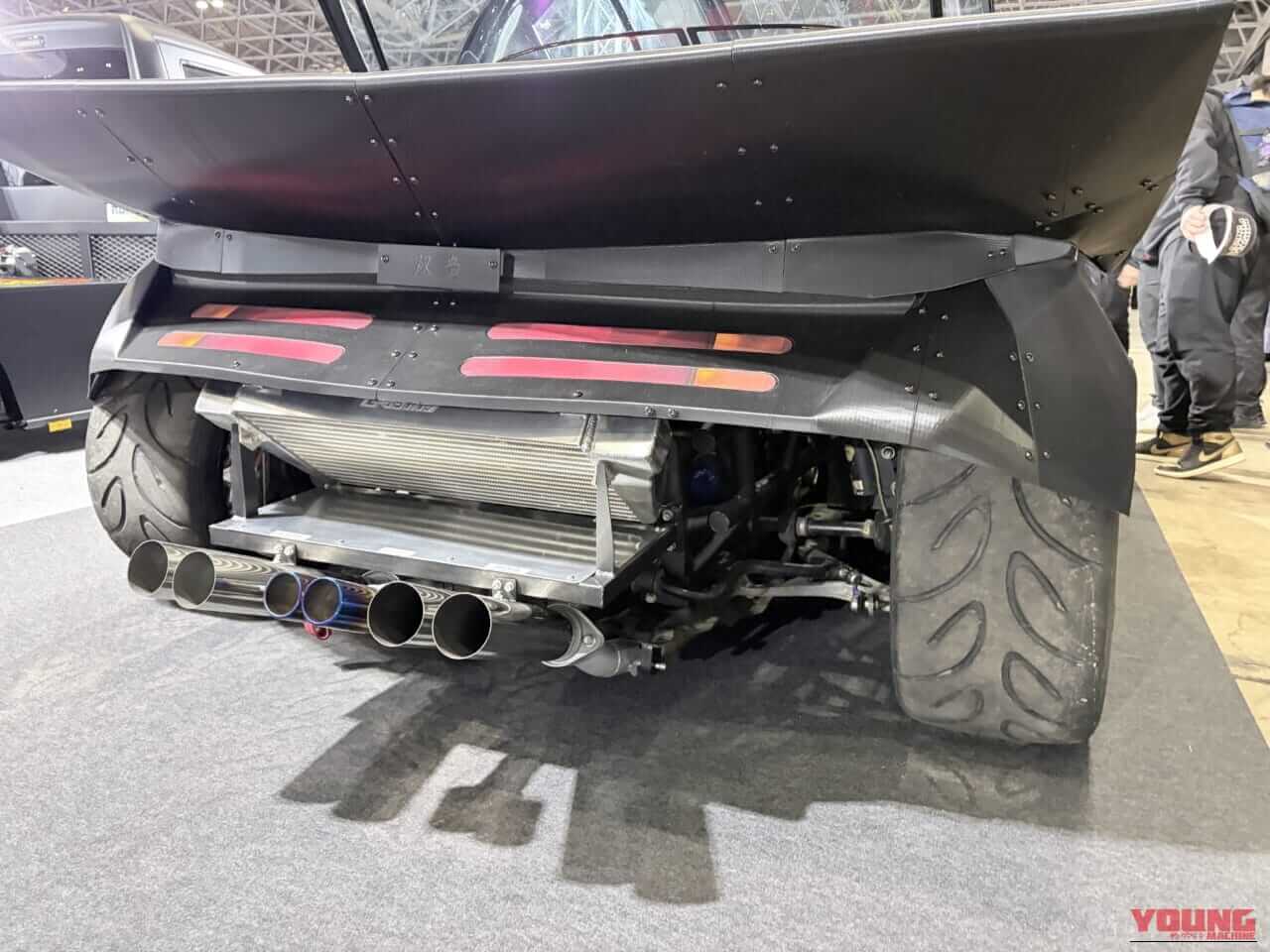 Circuit & Dreams CLR 双竜 第2形態｜【カスタム】日産SR20×ホンダK20Aのツインエンジン! トヨタ セラ改「双竜 第2形態」が中身も外装もヤバすぎる【東京オートサロン2026】