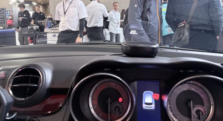 日本精機 LumieHUD|【カー用品】日本精機の後付けHUD「LumieHUD」が機能的でかわいすぎる【視線移動なしで速度を把握!】