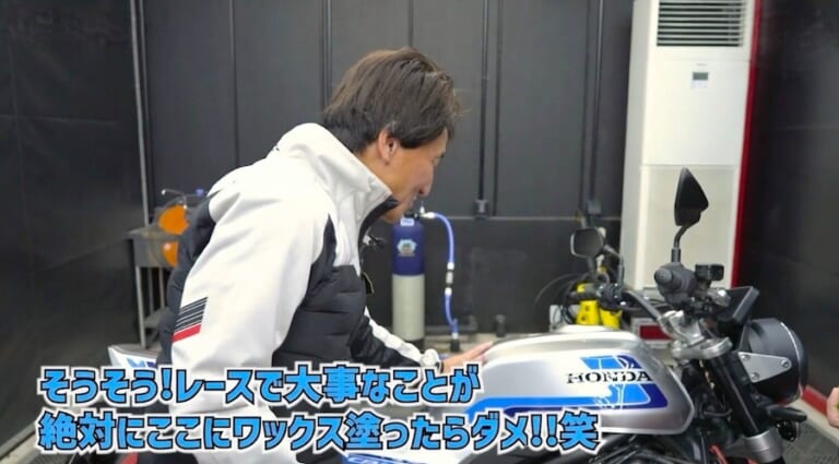 シュアラスター×プロレーサー丸山浩氏｜丸山浩氏も絶賛「シュアラスターゼロクリーム」でCB1000Fのタンクを磨いてみた！