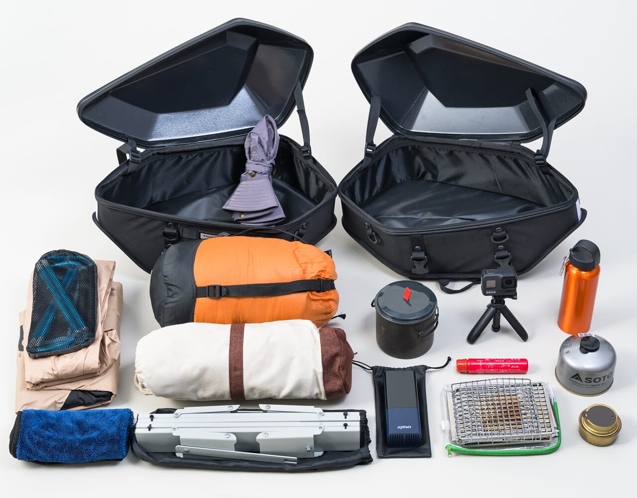 カービングシェルケース2｜【新商品】小型シートに完全フィット！ステー不要のスポーツシェイプサイドバッグ「カービングシェルケース2」がタナックスから新発売！