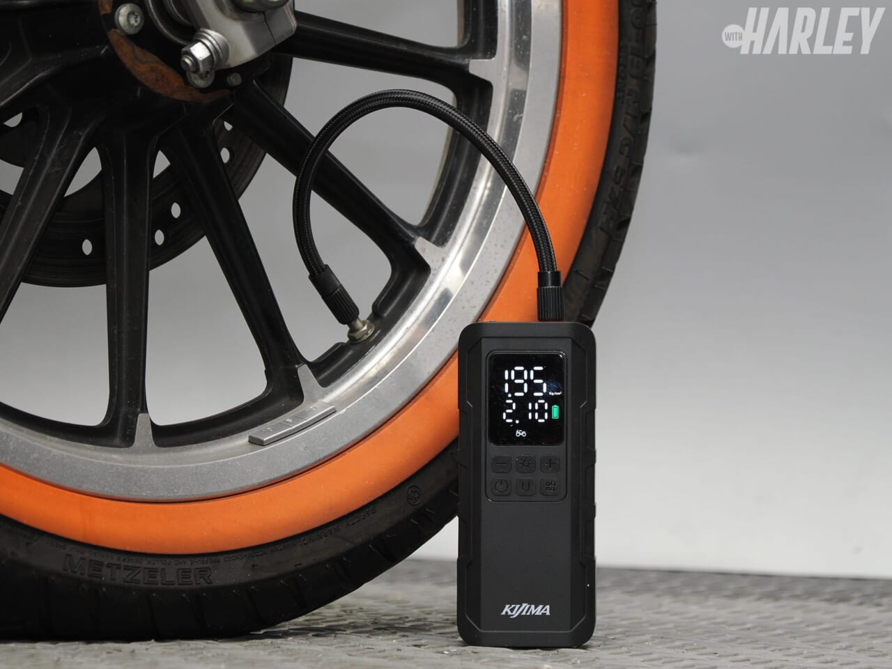 キジマ｜スマートエアポンプJP03｜設定空気圧まで、ボタンひと押し。自動でみるみる充填する便利グッズを紹介