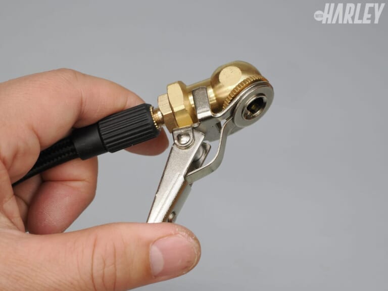 キジマ｜スマートエアポンプ｜クイックコネクトアダプター｜設定空気圧まで、ボタンひと押し。自動でみるみる充填する便利グッズを紹介