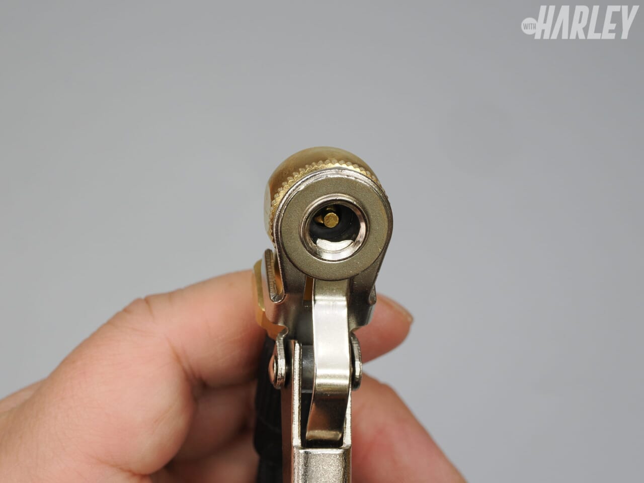 キジマ｜スマートエアポンプ｜クイックコネクトアダプター｜設定空気圧まで、ボタンひと押し。自動でみるみる充填する便利グッズを紹介